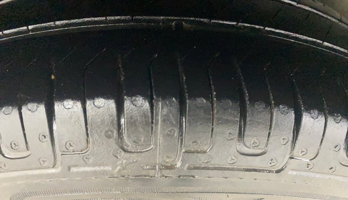 2013 Maruti Swift LXI, Petrol, Manual, 56,724 km, Right Rear Tyre Tread