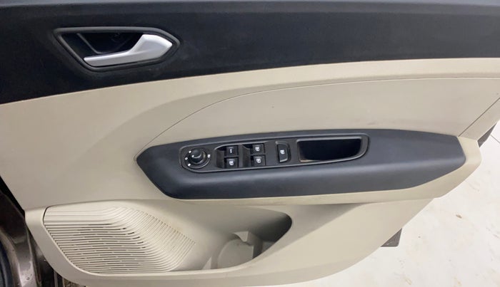 2024 Renault TRIBER RXZ, Petrol, Manual, 51,144 km, Driver Side Door Panels Control