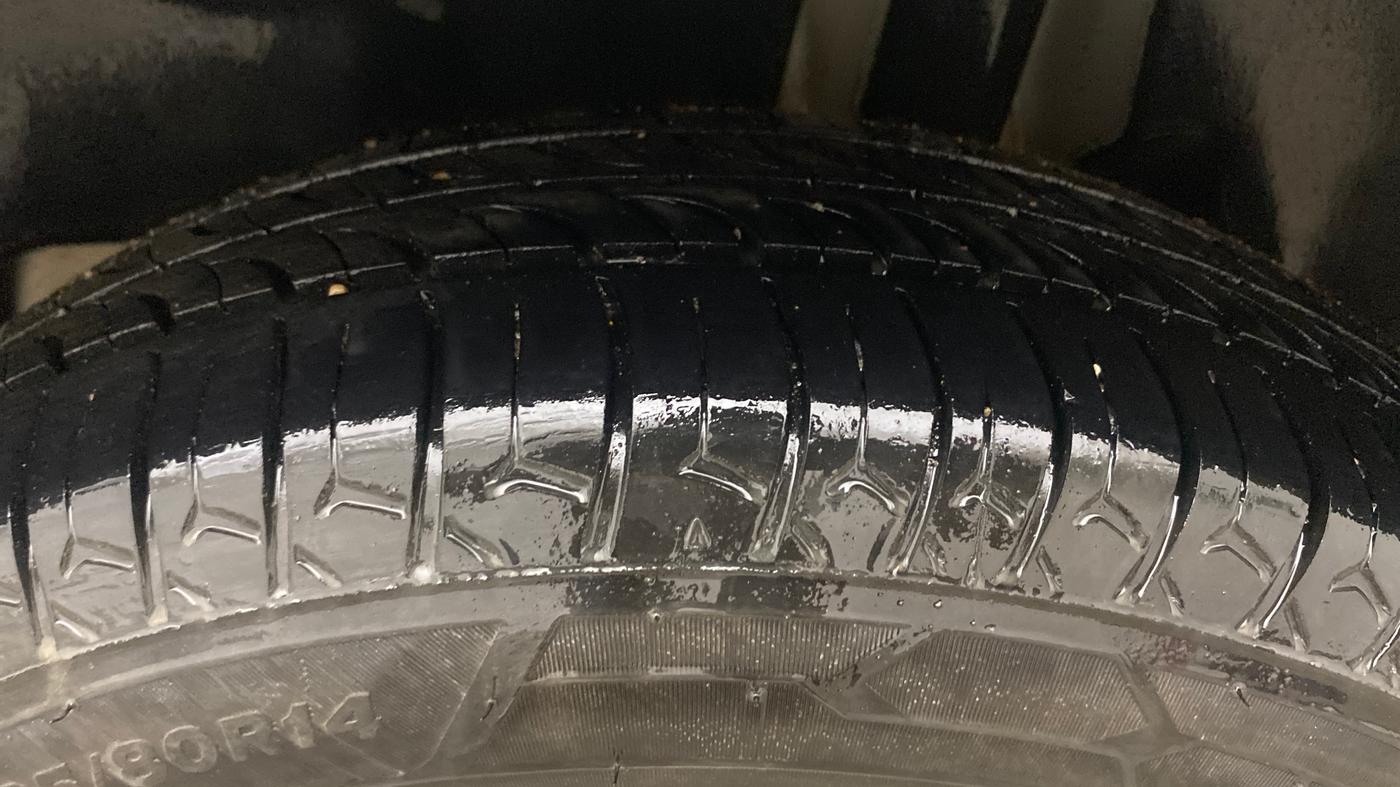 2023 Maruti Swift VXI CNG, CNG, Manual, 91,940 km, Left Rear Tyre Tread