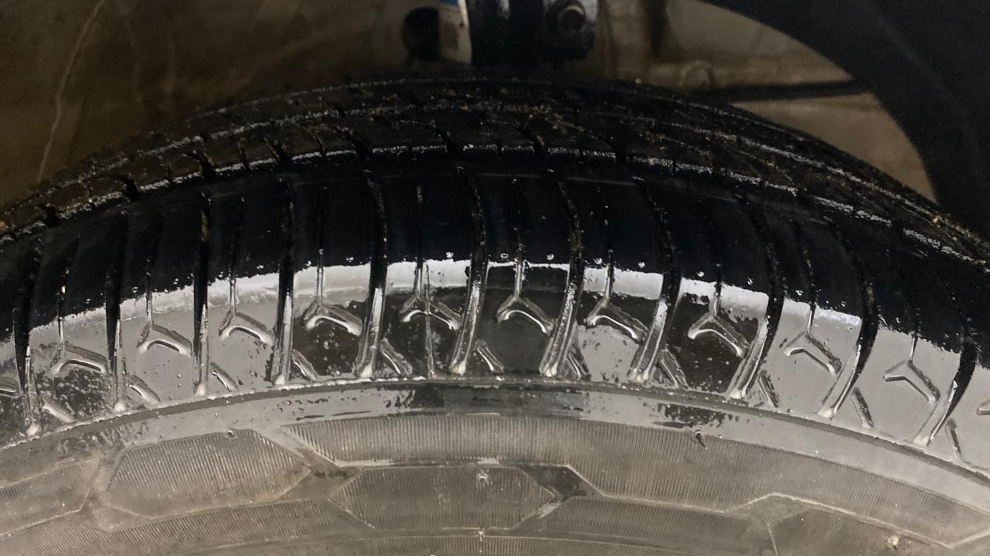 2023 Maruti Swift VXI CNG, CNG, Manual, 91,940 km, Right Front Tyre Tread