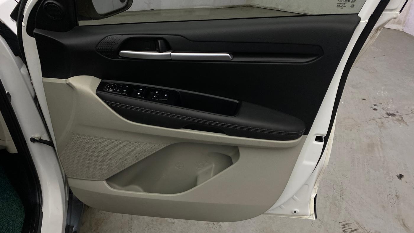 2021 KIA SONET HTX 1.0 IMT, Petrol, Manual, 27,179 km, Driver Side Door Panels Control