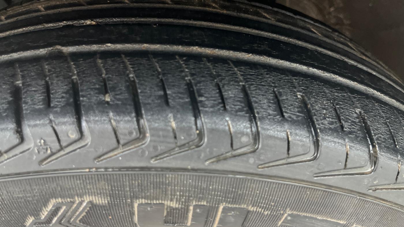 2017 Renault Kwid RXT 1.0 (O), Petrol, Manual, 1,35,973 km, Left Front Tyre Tread
