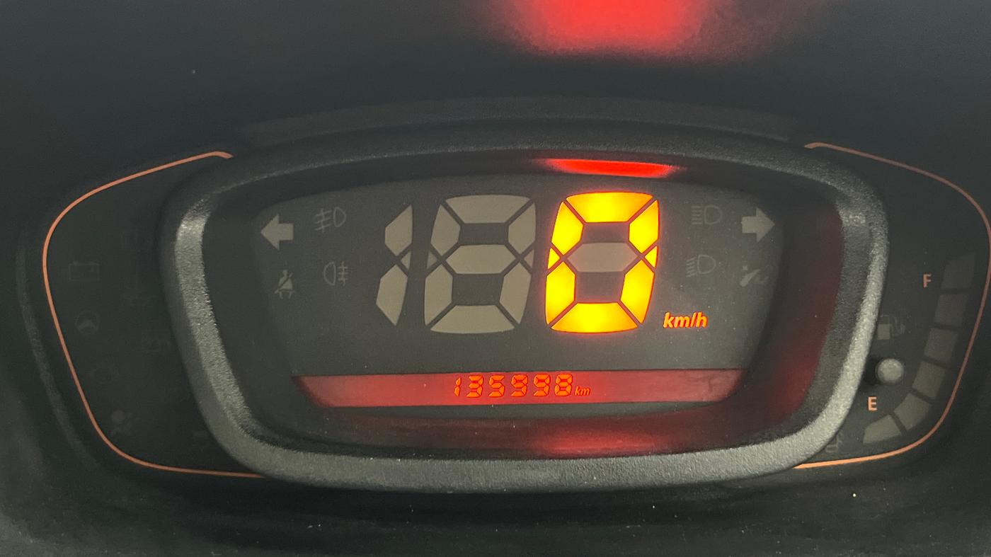 2017 Renault Kwid RXT 1.0 (O), Petrol, Manual, 1,35,973 km, Odometer Image
