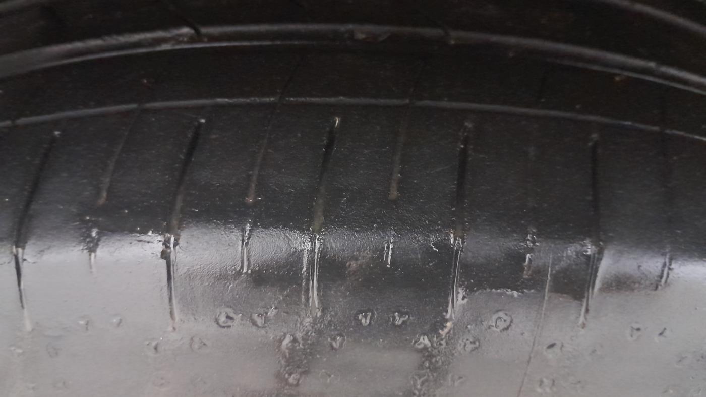 2018 Mahindra XUV500 W11 AT, Diesel, Automatic, 61,563 km, Right Front Tyre Tread