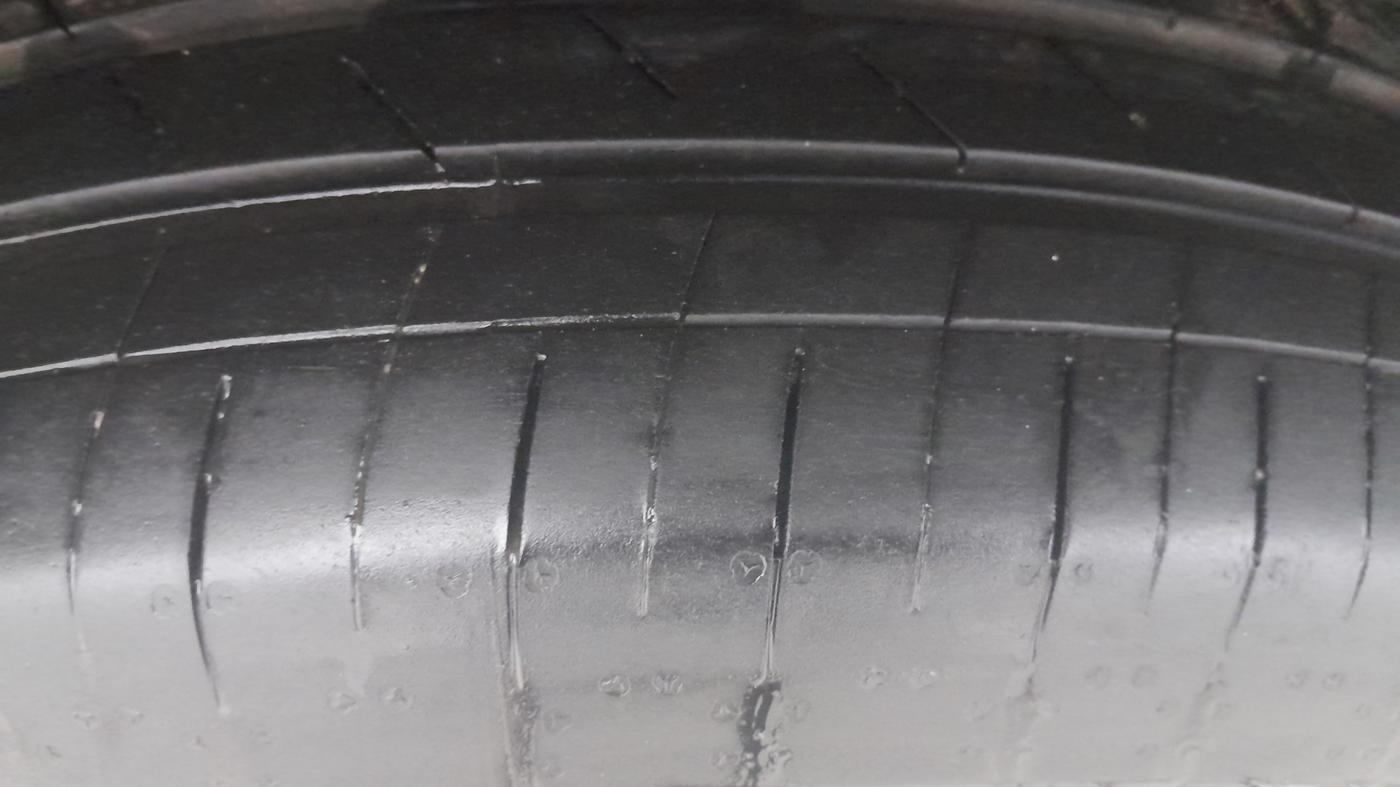 2018 Mahindra XUV500 W11 AT, Diesel, Automatic, 61,563 km, Right Rear Tyre Tread