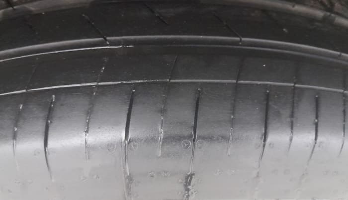 2018 Mahindra XUV500 W11 AT, Diesel, Automatic, 61,563 km, Right Rear Tyre Tread