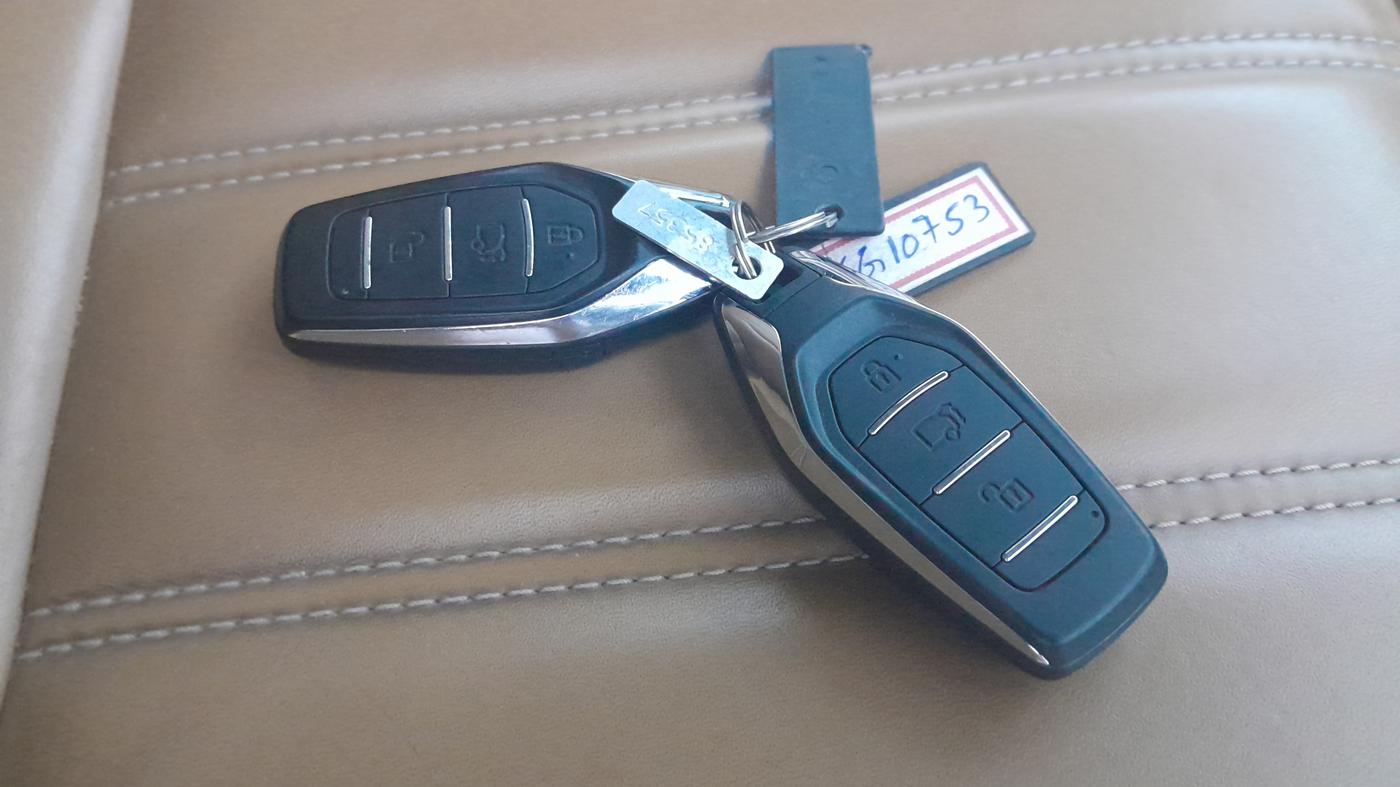 2018 Mahindra XUV500 W11 AT, Diesel, Automatic, 61,563 km, Key Close Up
