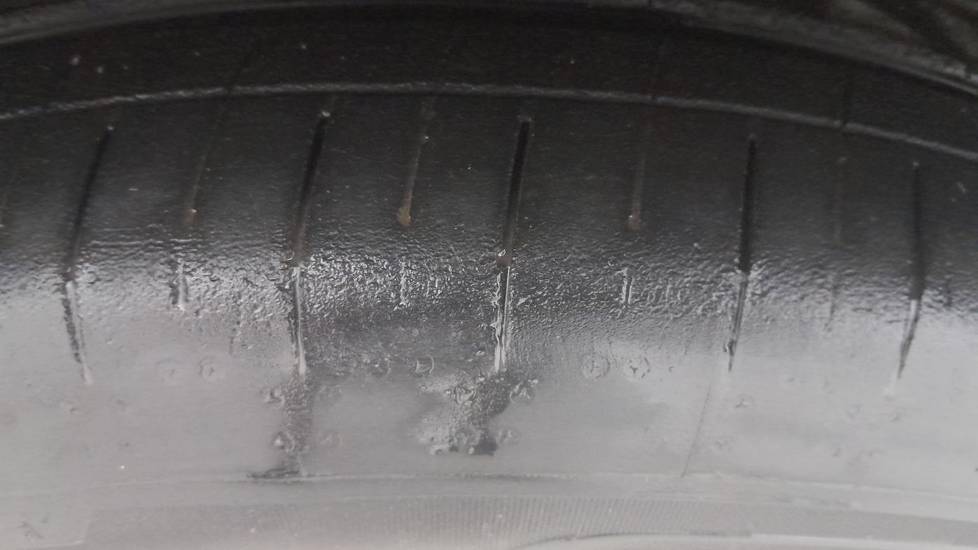 2018 Mahindra XUV500 W11 AT, Diesel, Automatic, 61,563 km, Left Front Tyre Tread
