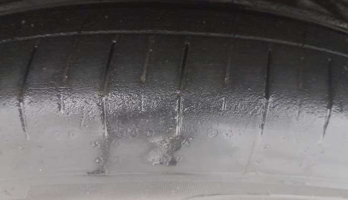 2018 Mahindra XUV500 W11 AT, Diesel, Automatic, 61,563 km, Left Front Tyre Tread