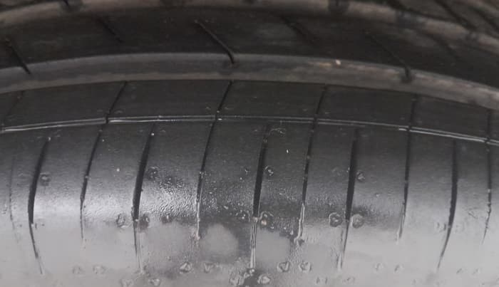 2018 Mahindra XUV500 W11 AT, Diesel, Automatic, 61,563 km, Left Rear Tyre Tread