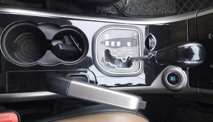2018 Mahindra XUV500 W11 AT, Diesel, Automatic, 61,563 km, Gear Lever