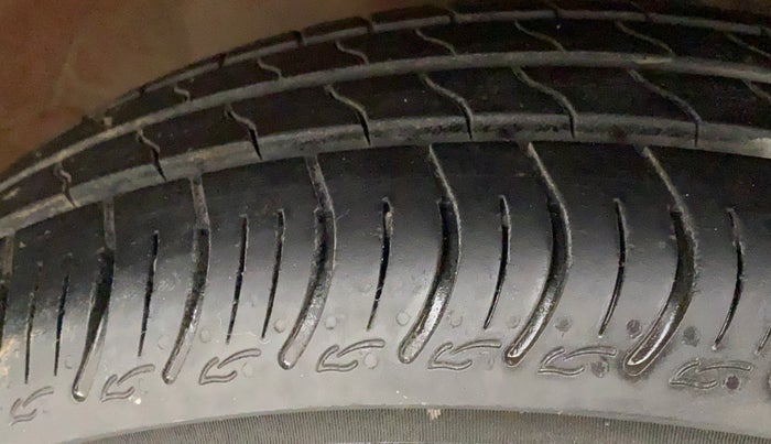 2014 Maruti Wagon R 1.0 VXI, Petrol, Manual, 79,204 km, Right Front Tyre Tread