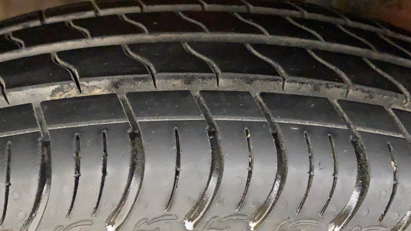 2014 Maruti Wagon R 1.0 VXI, Petrol, Manual, 79,204 km, Left Front Tyre Tread