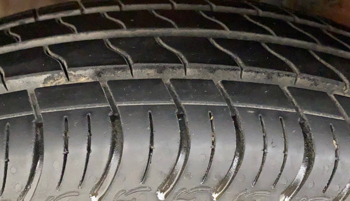 2014 Maruti Wagon R 1.0 VXI, Petrol, Manual, 79,204 km, Left Front Tyre Tread
