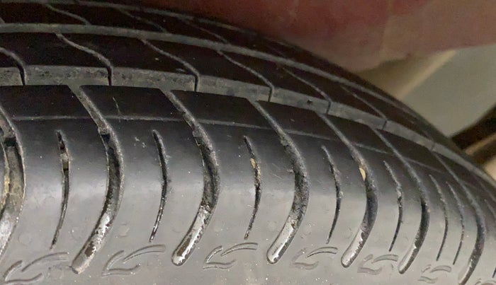 2014 Maruti Wagon R 1.0 VXI, Petrol, Manual, 79,204 km, Right Rear Tyre Tread