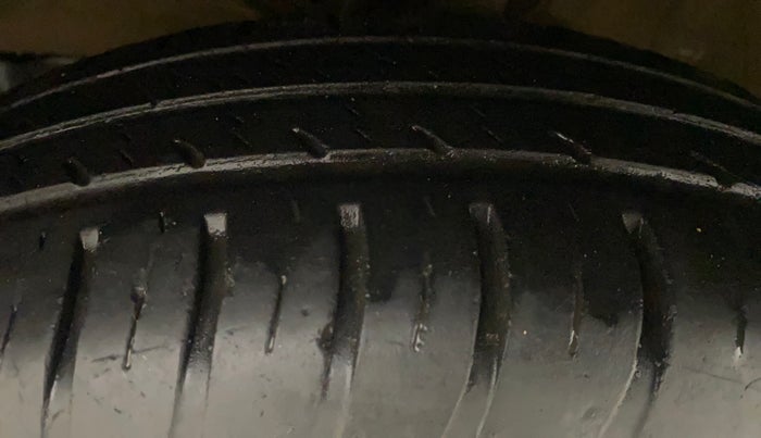 2021 Maruti Swift VXI, Petrol, Manual, 25,384 km, Left Front Tyre Tread