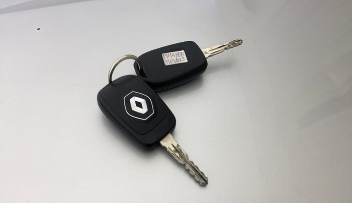 2021 Renault TRIBER RXL MT, Petrol, Manual, 10,552 km, Key Close Up
