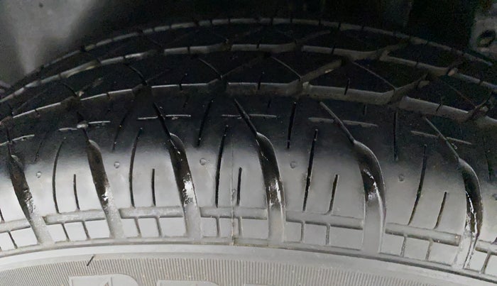 2016 Maruti Swift VDI ABS, Diesel, Manual, 68,307 km, Left Rear Tyre Tread