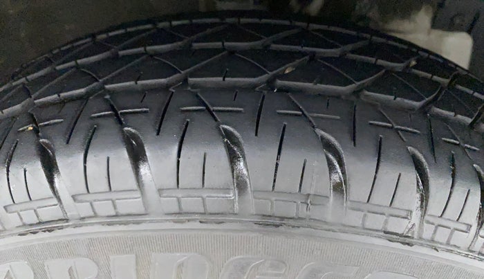 2016 Maruti Swift VDI ABS, Diesel, Manual, 68,307 km, Right Front Tyre Tread