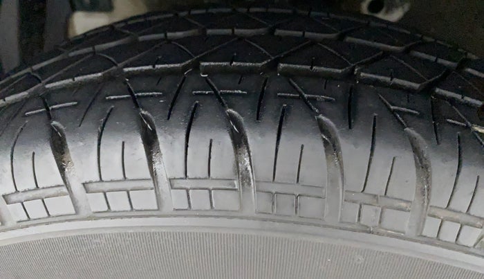 2016 Maruti Swift VDI ABS, Diesel, Manual, 68,307 km, Left Front Tyre Tread