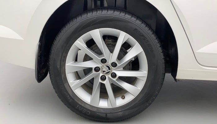 2022 Skoda SLAVIA AMBITION 1.0L TSI AT, Petrol, Automatic, 23,405 km, Right Rear Wheel