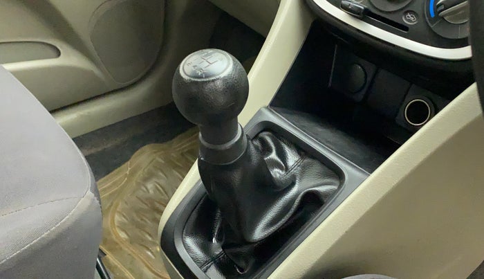 2017 Maruti Celerio VXI, Petrol, Manual, 1,18,591 km, Gear lever - Boot cover slightly torn