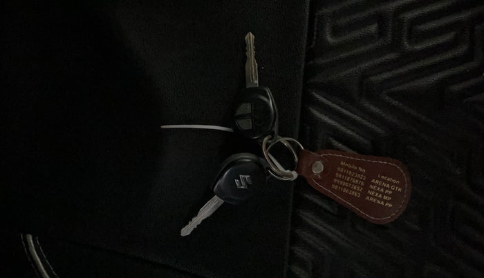 2023 Maruti BREZZA LXI S- CNG, CNG, Manual, 57,276 km, Key Close Up