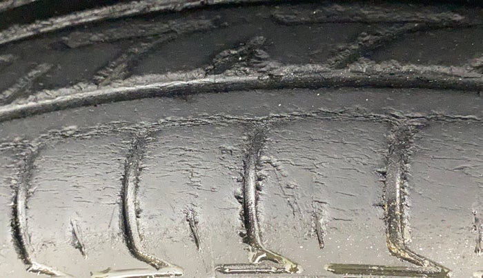 2012 Maruti A Star VXI (ABS) AT, Petrol, Automatic, 65,786 km, Right Front Tyre Tread