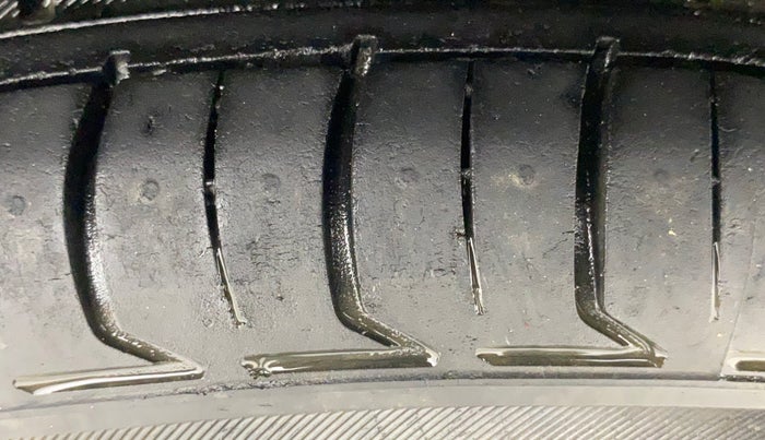 2012 Maruti A Star VXI (ABS) AT, Petrol, Automatic, 65,786 km, Right Rear Tyre Tread