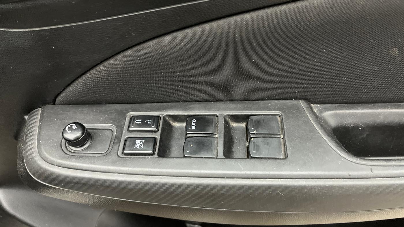 2018 Maruti Swift VXI, Petrol, Manual, 49,784 km, Driver Side Door Panels Control