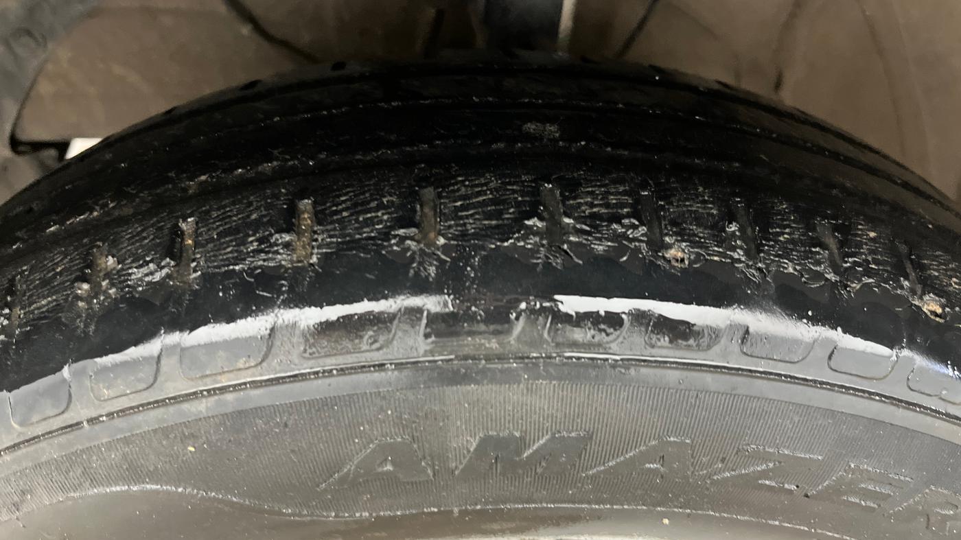 2018 Maruti Swift VXI, Petrol, Manual, 49,784 km, Left Front Tyre Tread