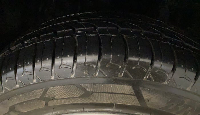 2016 Toyota Corolla Altis G PETROL, Petrol, Manual, 85,161 km, Right Front Tyre Tread