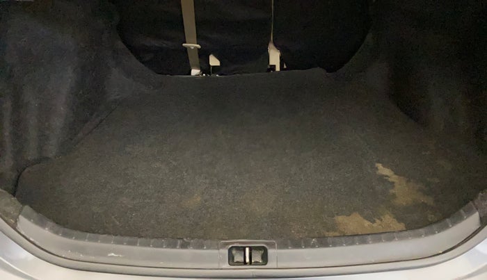 2016 Toyota Corolla Altis G PETROL, Petrol, Manual, 85,161 km, Boot Inside