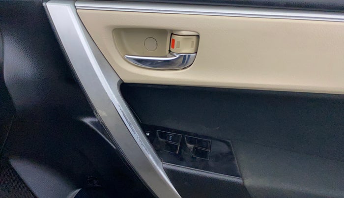 2016 Toyota Corolla Altis G PETROL, Petrol, Manual, 85,161 km, Driver Side Door Panels Control