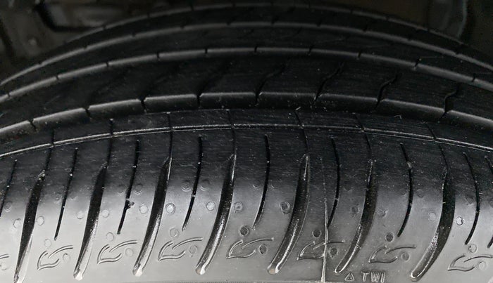 2018 Maruti Vitara Brezza ZDI + AMT, Diesel, Automatic, 89,994 km, Left Front Tyre Tread