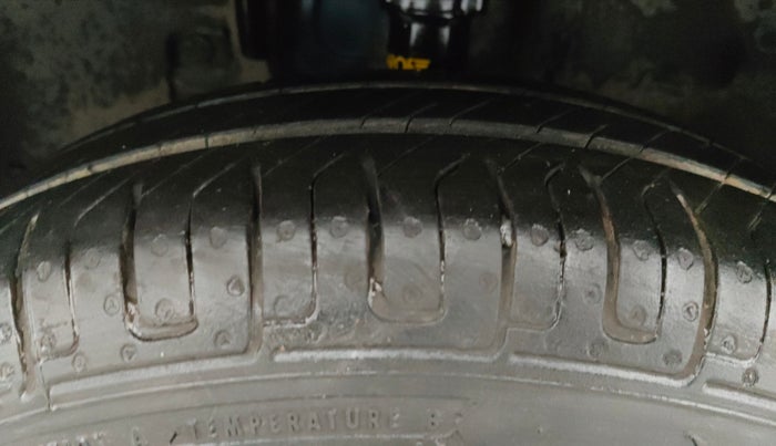 2017 Renault Kwid CLIMBER 1.0 AMT, Petrol, Automatic, 86,070 km, Left Front Tyre Tread