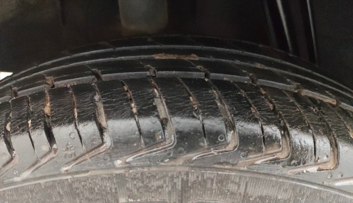 2017 Renault Kwid CLIMBER 1.0 AMT, Petrol, Automatic, 86,070 km, Right Rear Tyre Tread