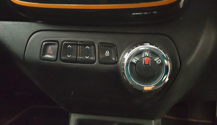 2017 Renault Kwid CLIMBER 1.0 AMT, Petrol, Automatic, 86,070 km, Gear Lever