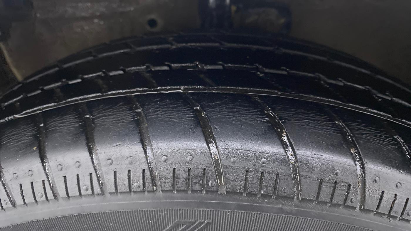 2019 Maruti Celerio ZXI, CNG, Manual, 50,436 km, Left Front Tyre Tread