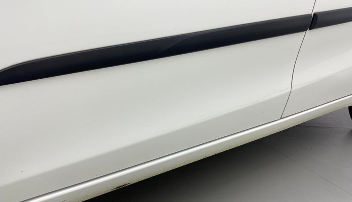 2019 Maruti Celerio ZXI, CNG, Manual, 50,436 km, Front passenger door - Minor scratches