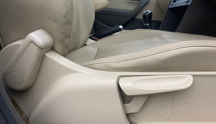 2012 Volkswagen Vento HIGHLINE 1.6 MPI, Petrol, Manual, 1,07,051 km, Driver Side Adjustment Panel