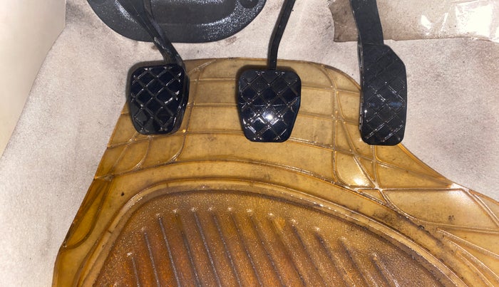 2012 Volkswagen Vento HIGHLINE 1.6 MPI, Petrol, Manual, 1,07,051 km, Pedals