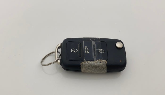 2012 Volkswagen Vento HIGHLINE 1.6 MPI, Petrol, Manual, 1,07,051 km, Key Close Up