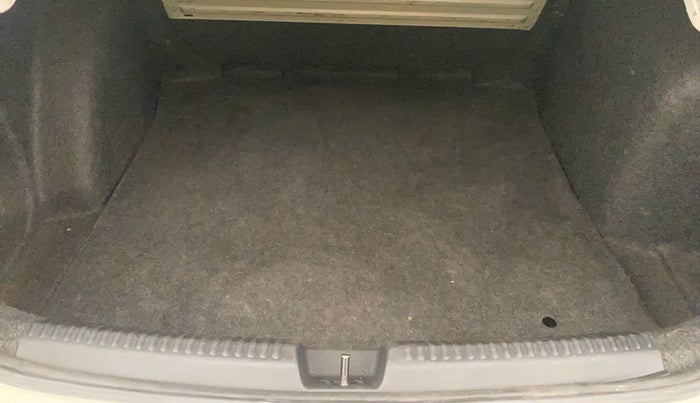 2012 Volkswagen Vento HIGHLINE 1.6 MPI, Petrol, Manual, 1,07,051 km, Boot Inside