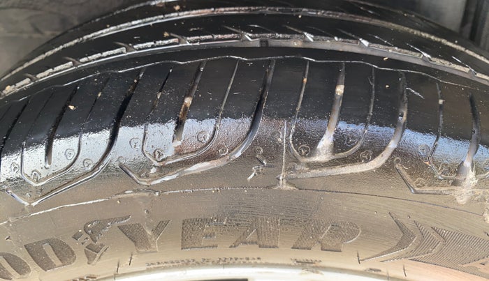 2018 Toyota YARIS V CVT, Petrol, Automatic, 59,425 km, Left Rear Tyre Tread