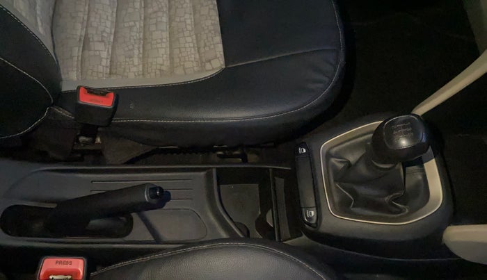 2019 Hyundai NEW SANTRO ERA, Petrol, Manual, 70,997 km, Gear Lever