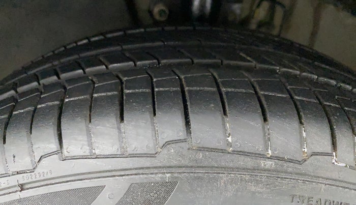 2011 Volkswagen Vento HIGHLINE PETROL, Petrol, Manual, 16,963 km, Left Front Tyre Tread