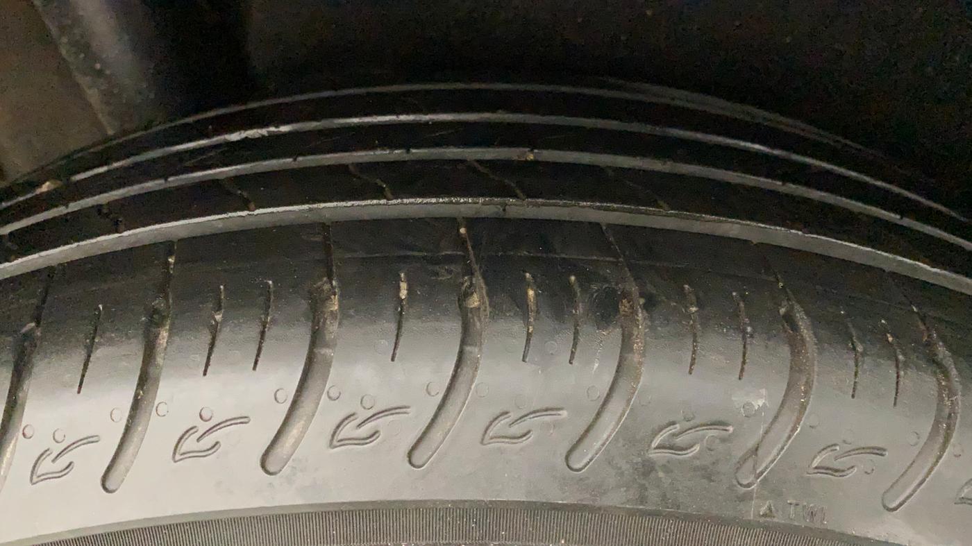 2022 KIA CARENS LUXURY PLUS 1.4 PETROL 7 STR, Petrol, Manual, 15,197 km, Right Rear Tyre Tread