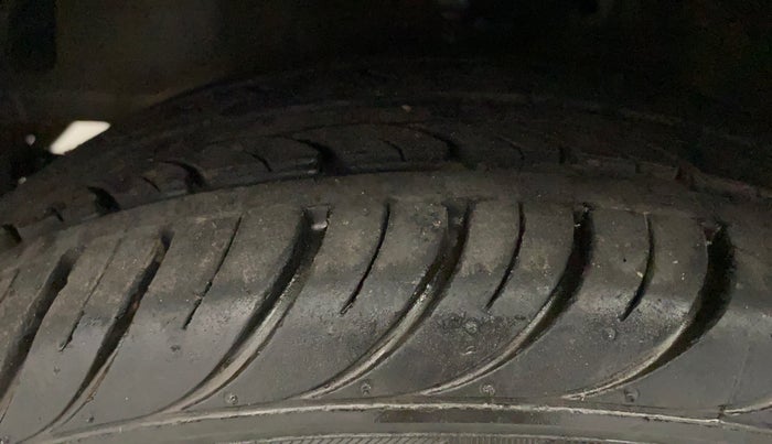 2017 Hyundai Eon ERA +, Petrol, Manual, 61,242 km, Left Front Tyre Tread