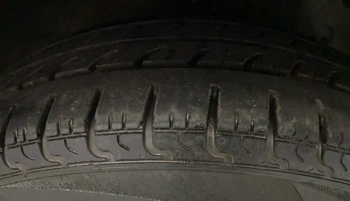 2017 Hyundai Eon ERA +, Petrol, Manual, 61,242 km, Right Front Tyre Tread